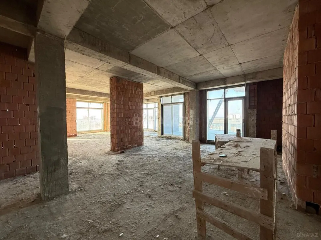 Satılır 4 otaqlı mənzil 208.5 m²