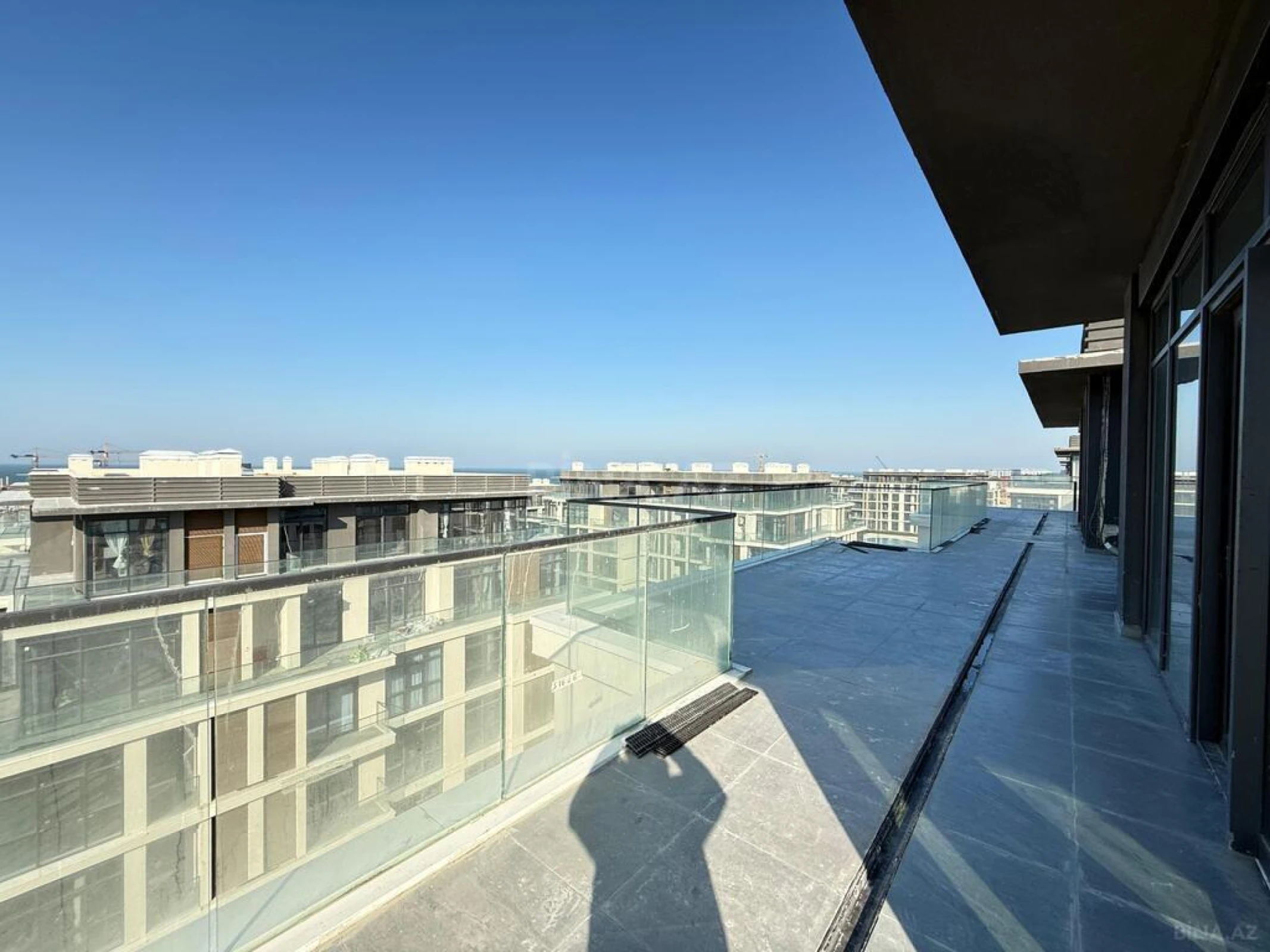Satılır 4 otaqlı mənzil 208.5 m²