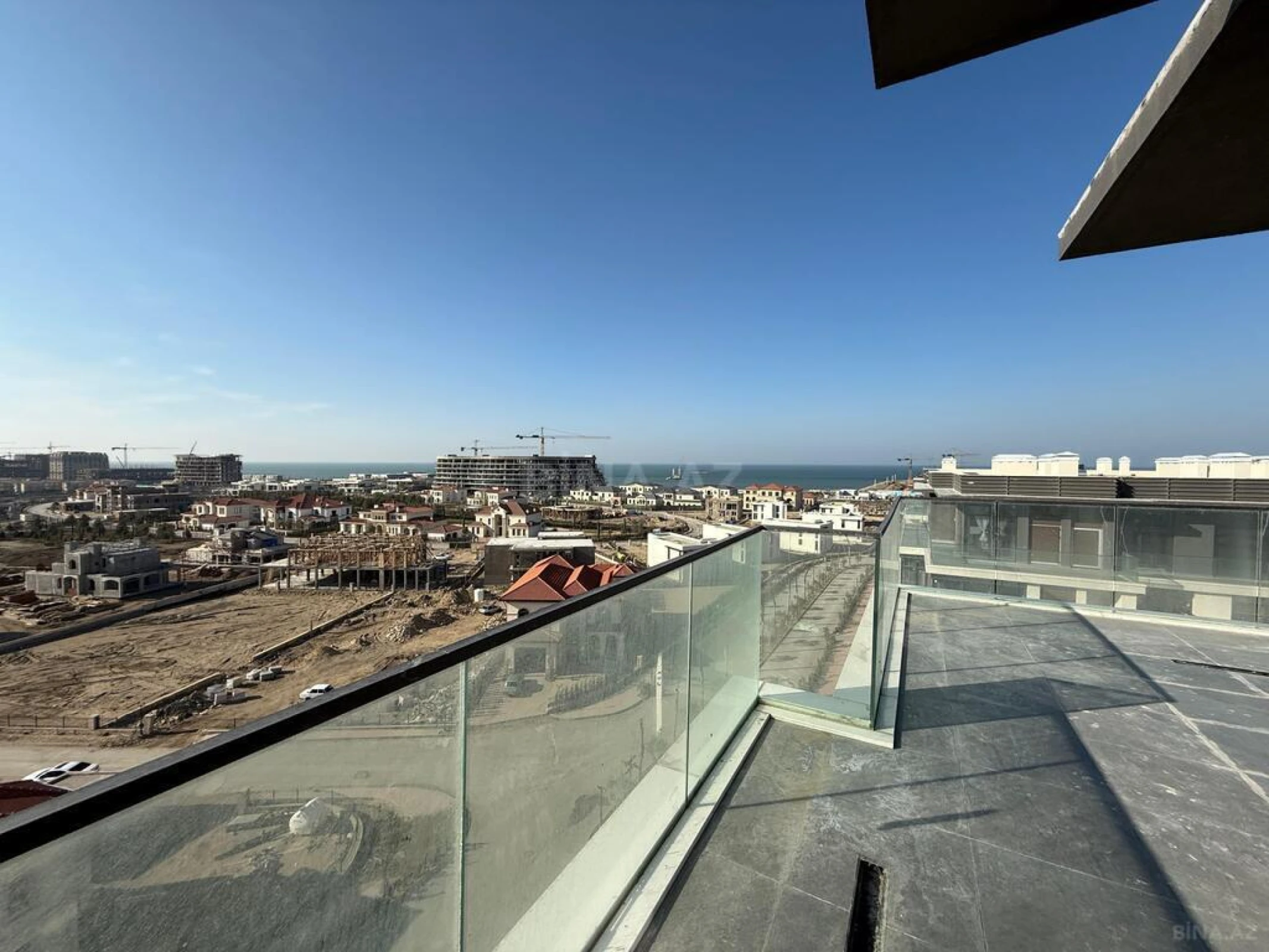 Satılır 4 otaqlı mənzil 208.5 m²