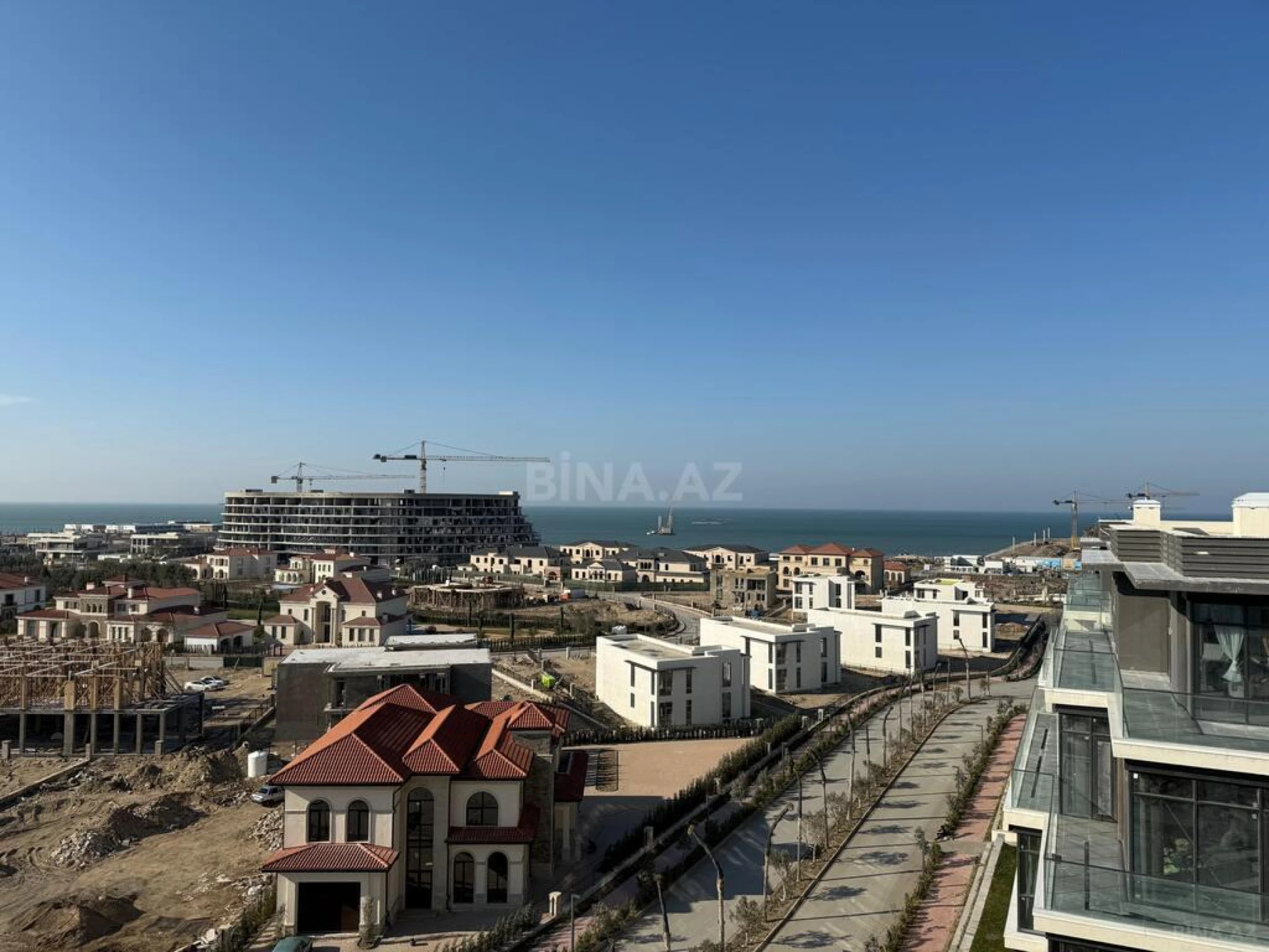 Satılır 4 otaqlı mənzil 208.5 m²