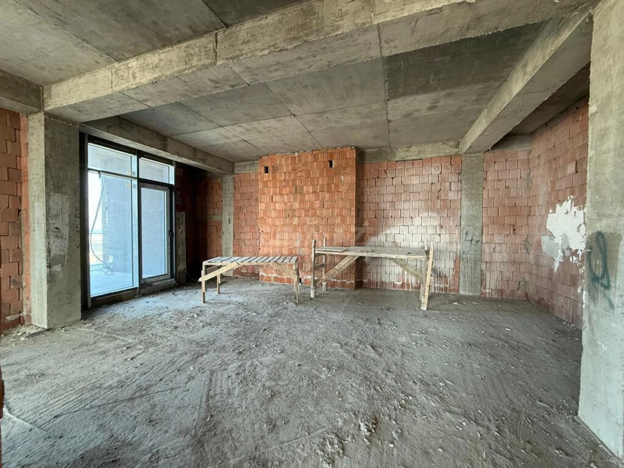 Satılır 4 otaqlı mənzil 208.5 m²