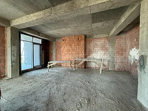 Satılır 4 otaqlı mənzil 208.5 m²
