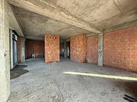 Satılır 4 otaqlı mənzil 208.5 m²