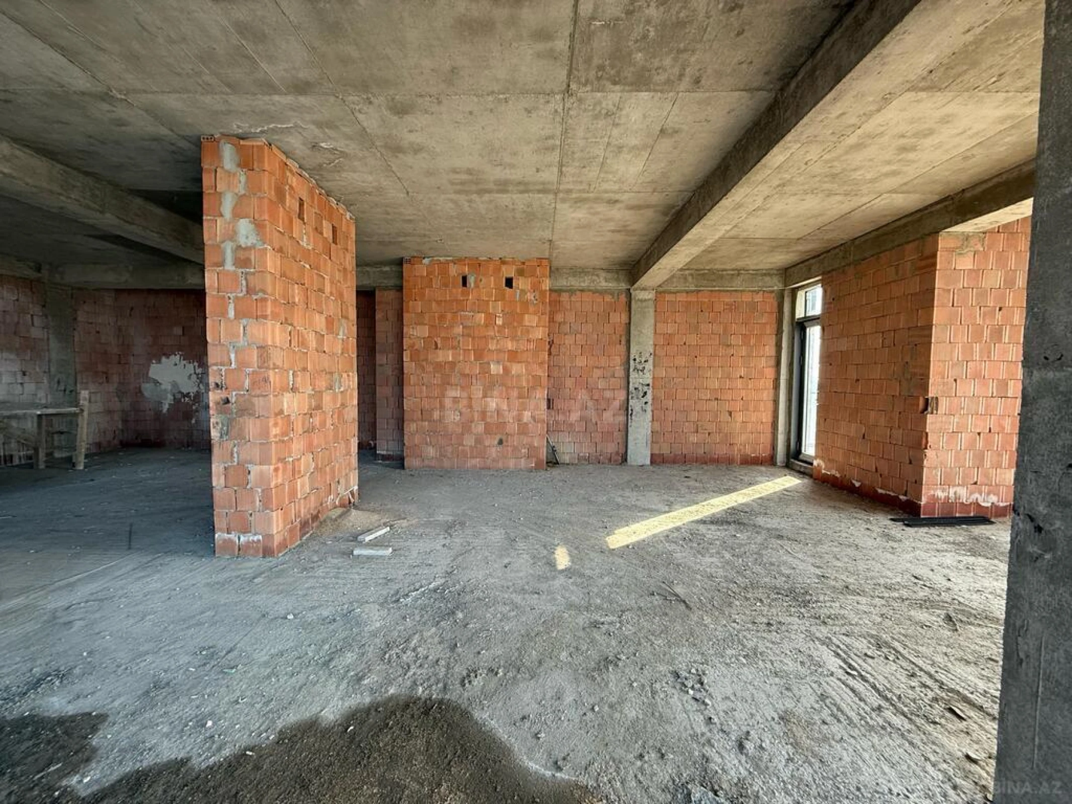 Satılır 3 otaqlı mənzil 117.5 m²