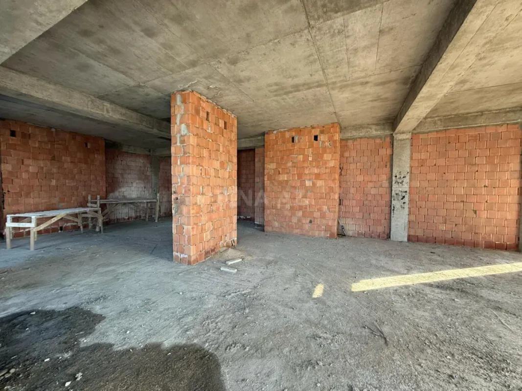 Satılır 3 otaqlı mənzil 117.5 m²