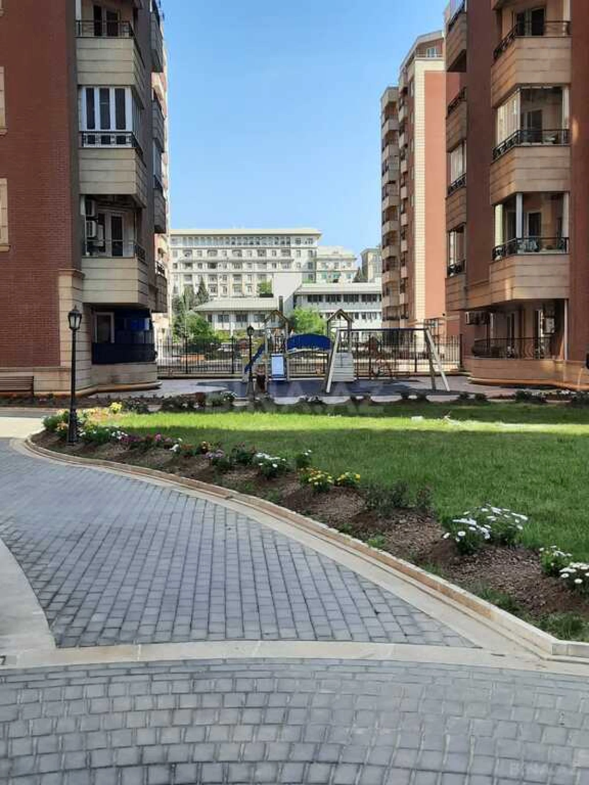 Satılır 6 otaqlı mənzil 501 m²