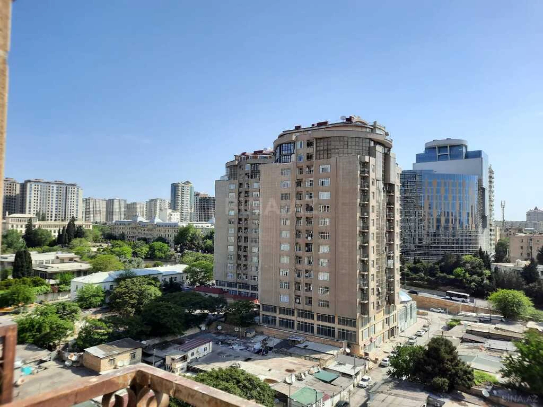 Satılır 6 otaqlı mənzil 501 m²