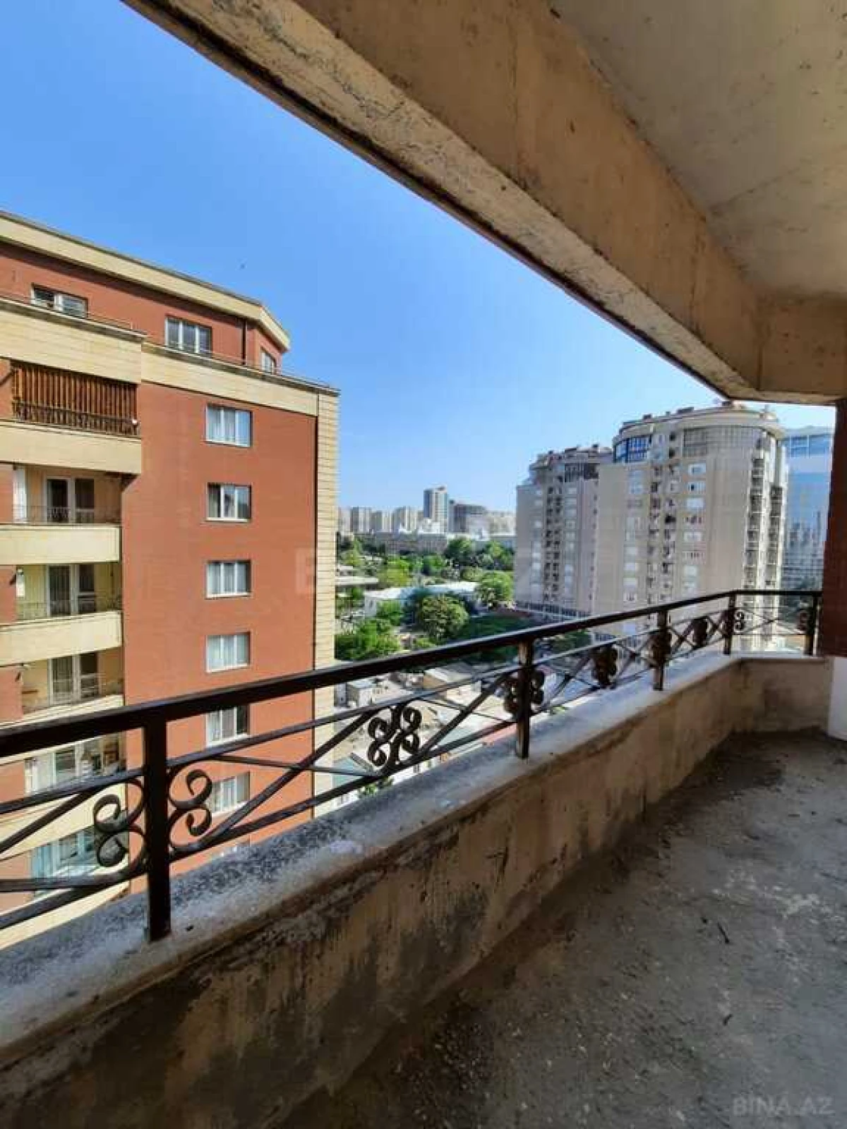 Satılır 6 otaqlı mənzil 501 m²