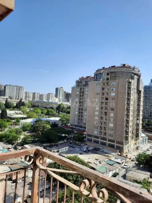 Satılır 6 otaqlı mənzil 501 m²