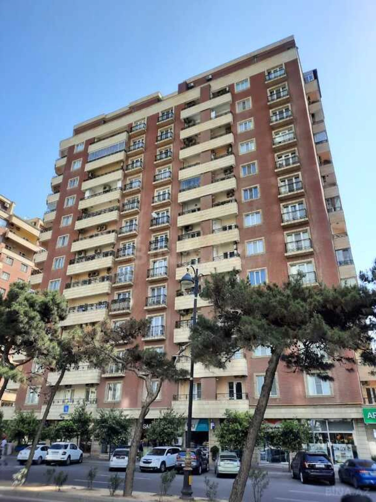 Satılır 6 otaqlı mənzil 501 m²