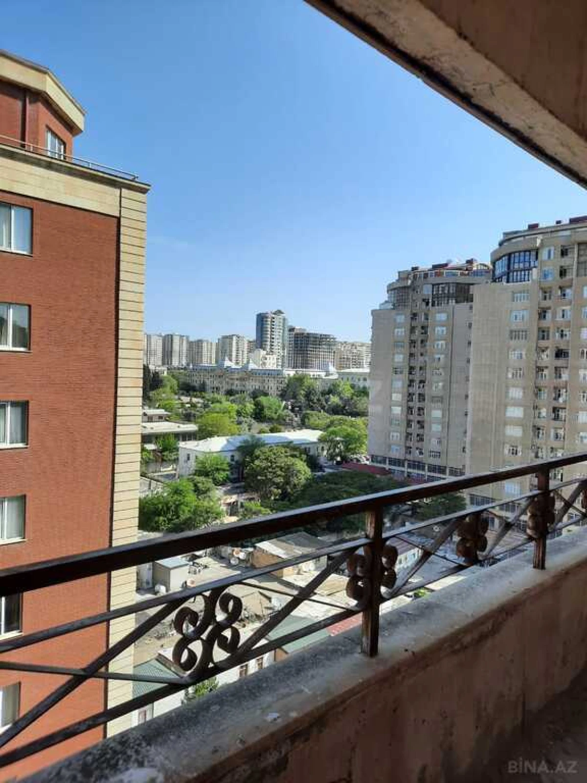 Satılır 6 otaqlı mənzil 501 m²