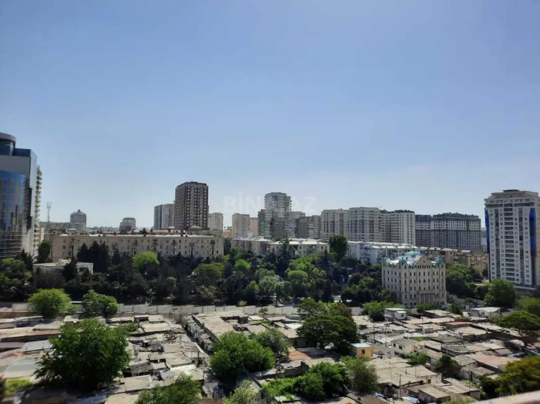 Satılır 6 otaqlı mənzil 501 m²