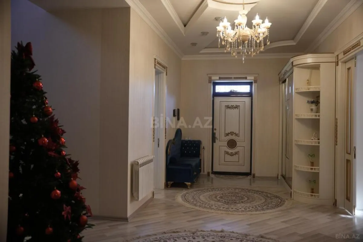 Satılır 7 otaqlı həyət evi 311 m²