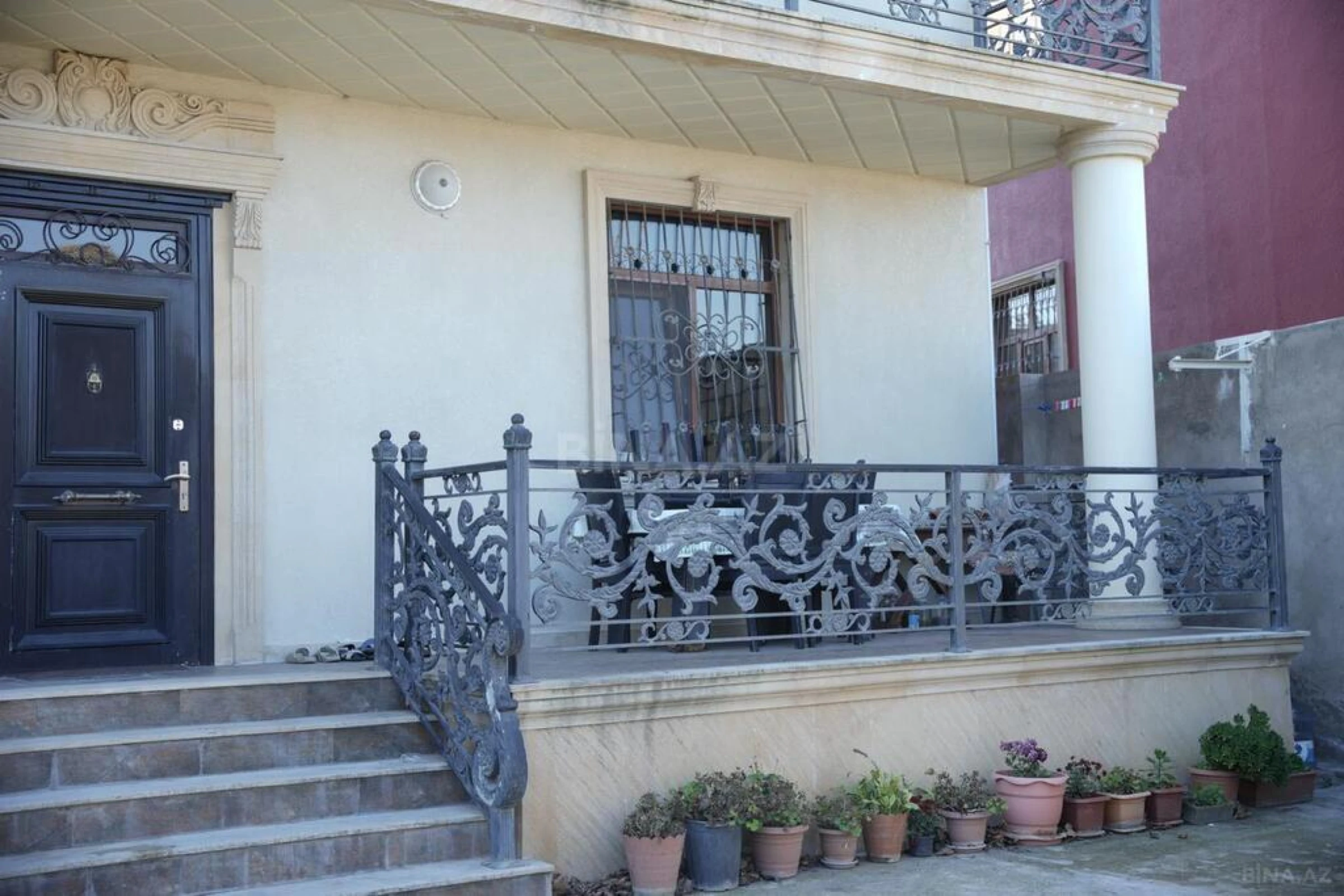 Satılır 7 otaqlı həyət evi 311 m²