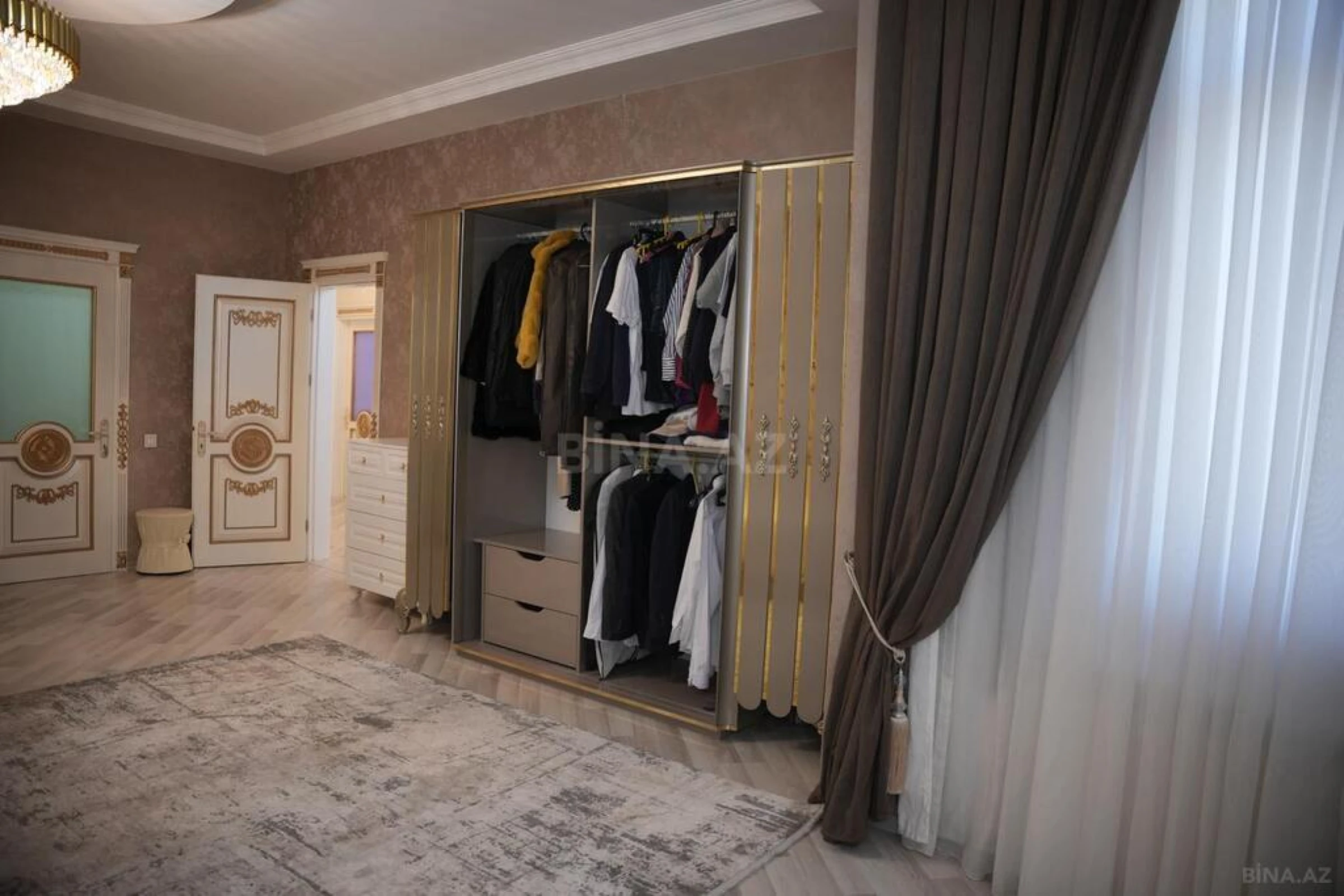 Satılır 7 otaqlı həyət evi 311 m²