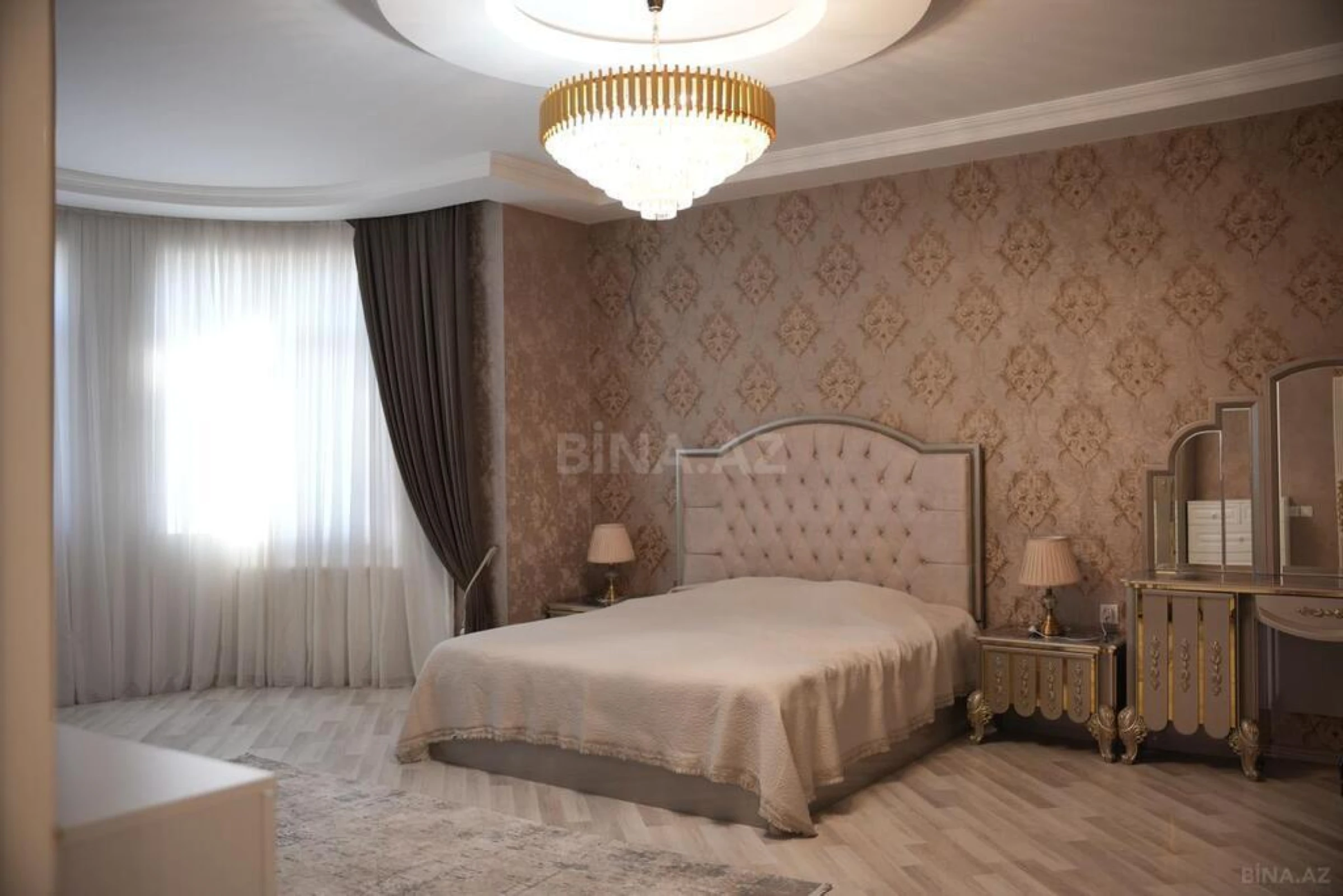 Satılır 7 otaqlı həyət evi 311 m²