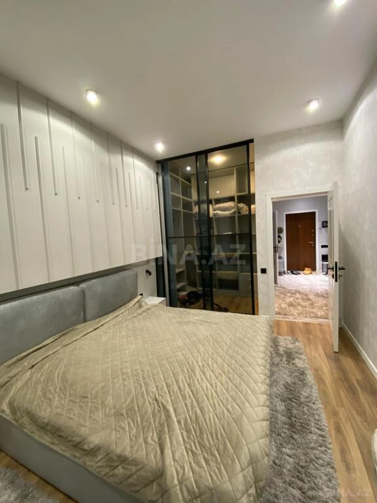 Kirayə verilir 2 otaqlı mənzil 71 m²