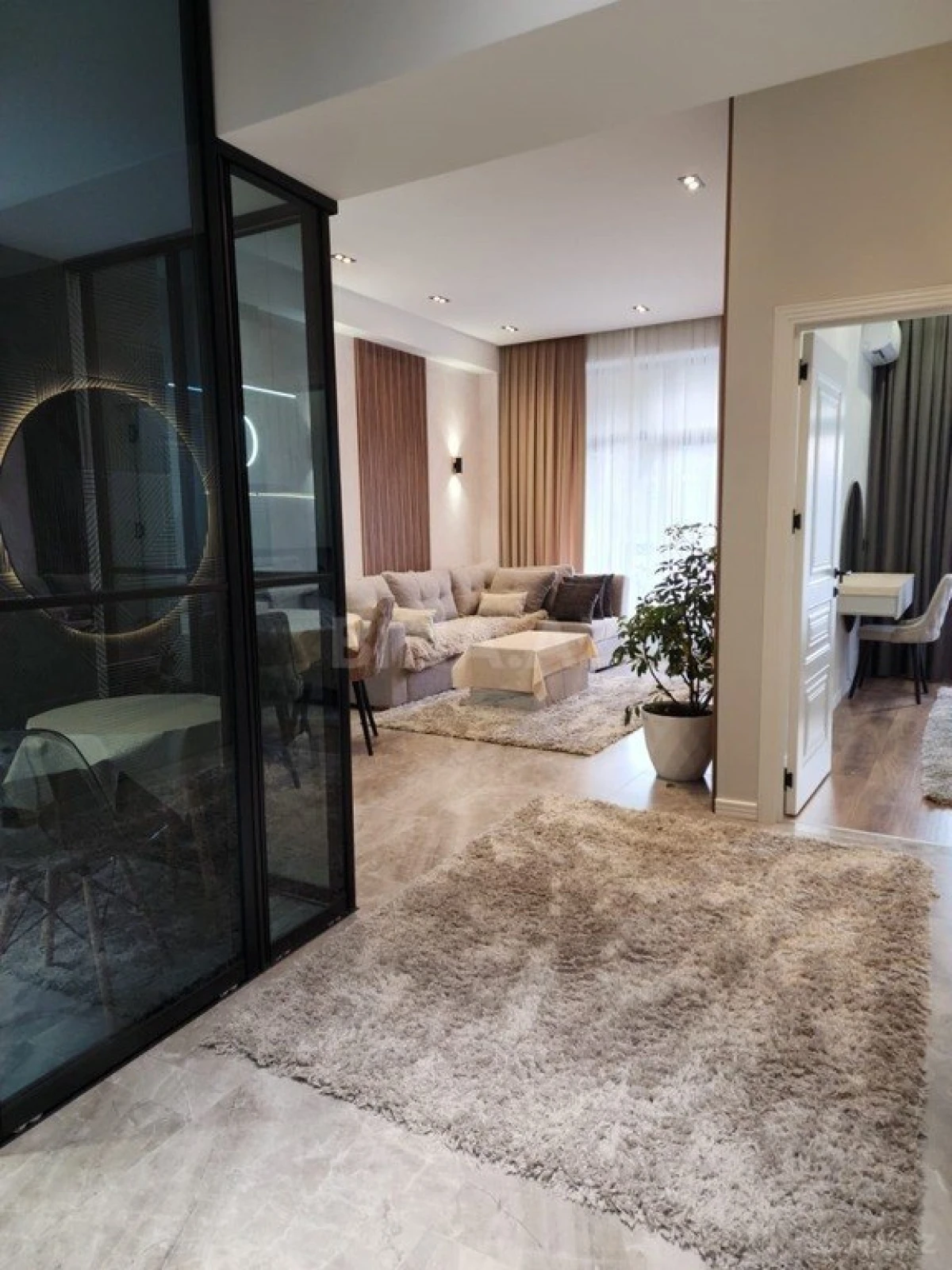 Kirayə verilir 2 otaqlı mənzil 71 m²