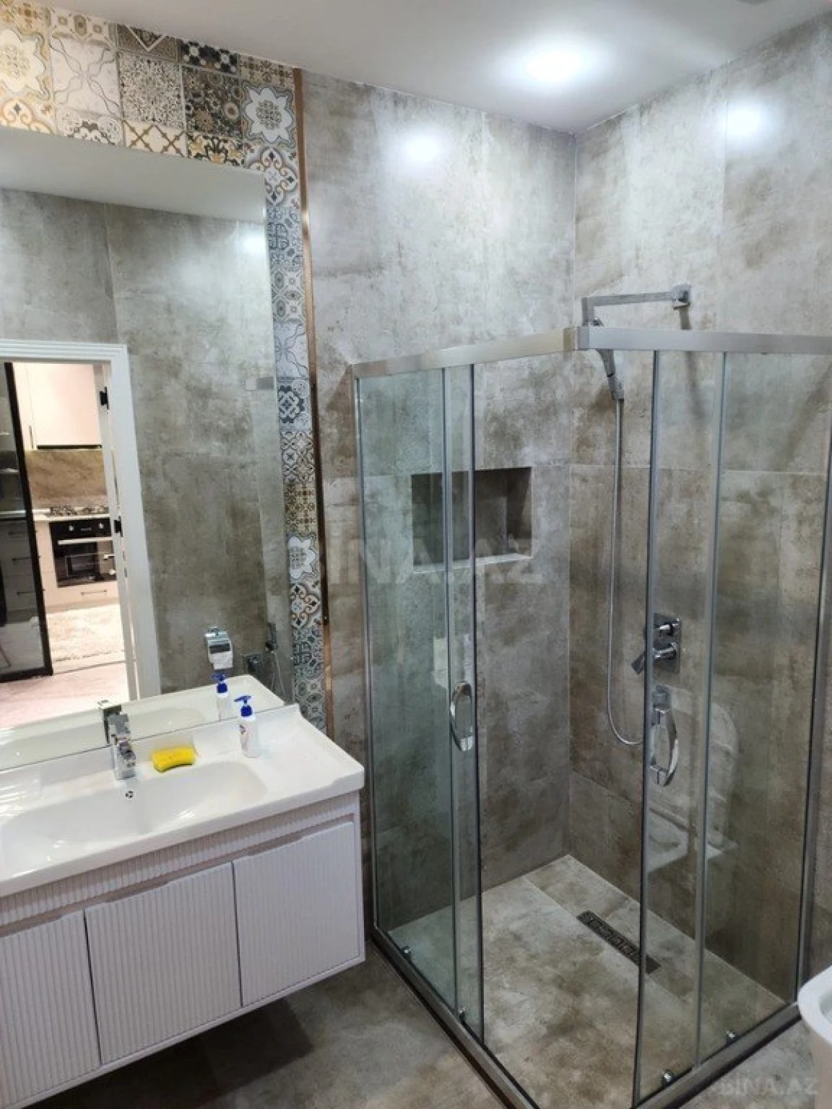 Kirayə verilir 2 otaqlı mənzil 71 m²