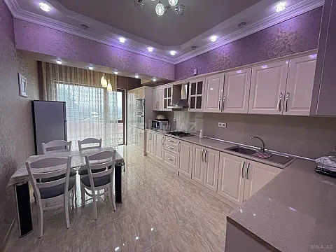 Kirayə verilir 4 otaqlı mənzil 181 m²