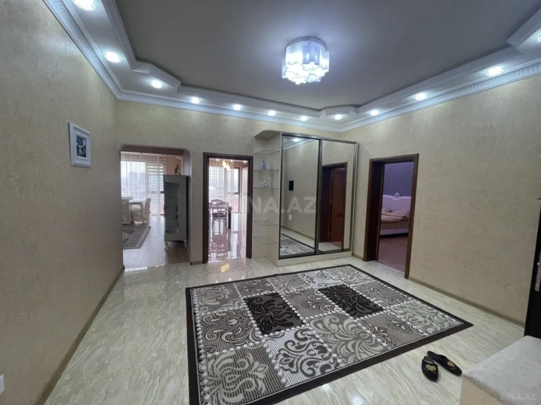 Kirayə verilir 4 otaqlı mənzil 181 m²