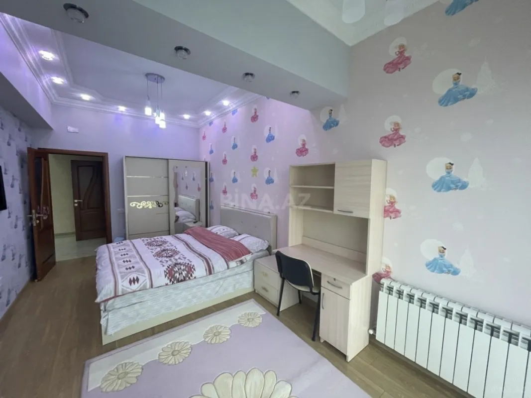 Kirayə verilir 4 otaqlı mənzil 181 m²