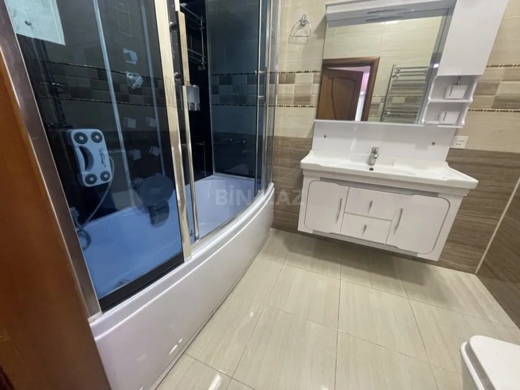 Kirayə verilir 4 otaqlı mənzil 181 m²