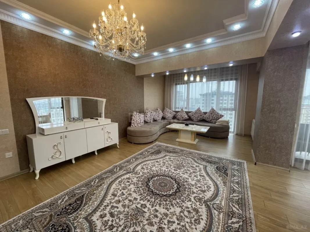 Kirayə verilir 4 otaqlı mənzil 181 m²