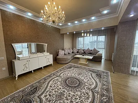 Kirayə verilir 4 otaqlı mənzil 181 m²