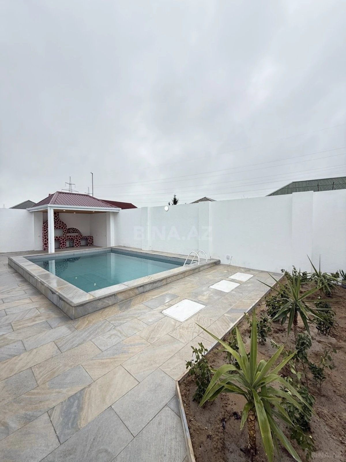 Satılır 4 otaqlı həyət evi 165 m²