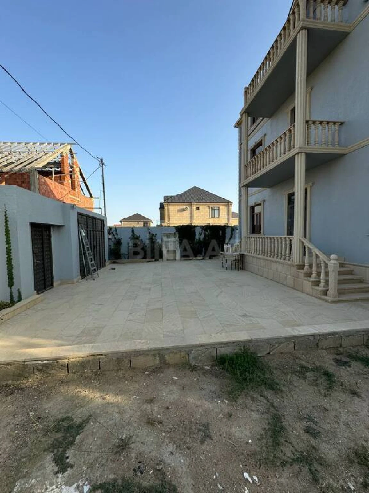 Satılır 6 otaqlı həyət evi 360 m²