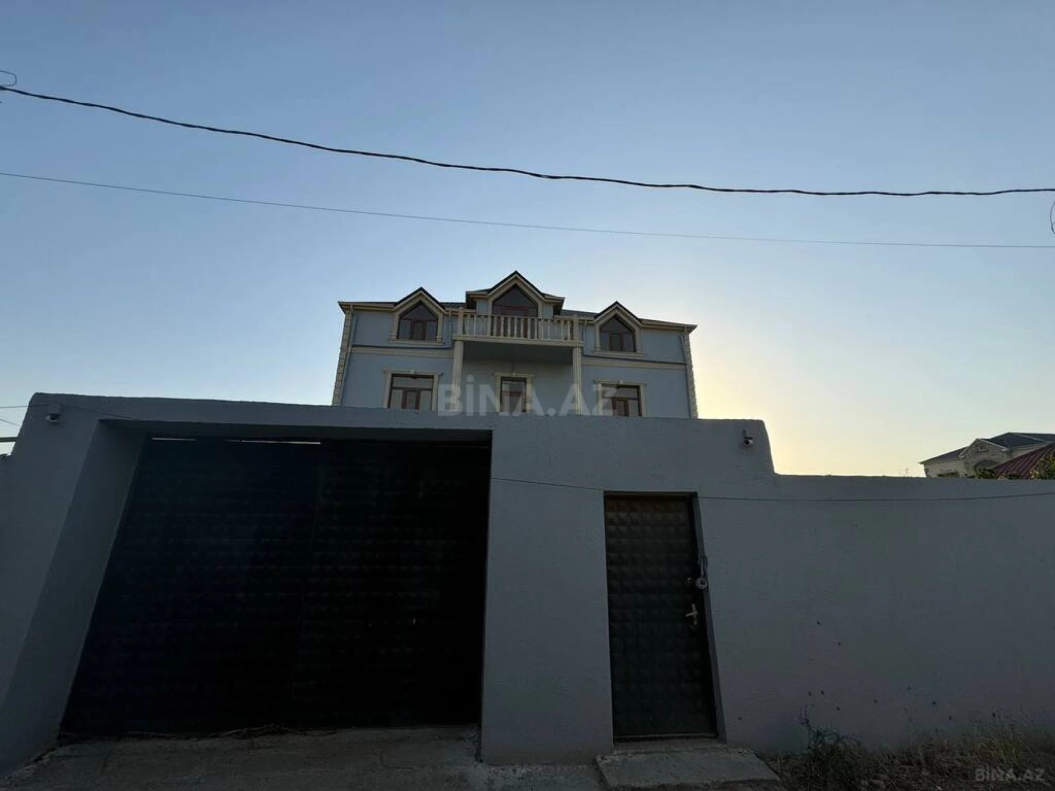 Satılır 6 otaqlı həyət evi 360 m²