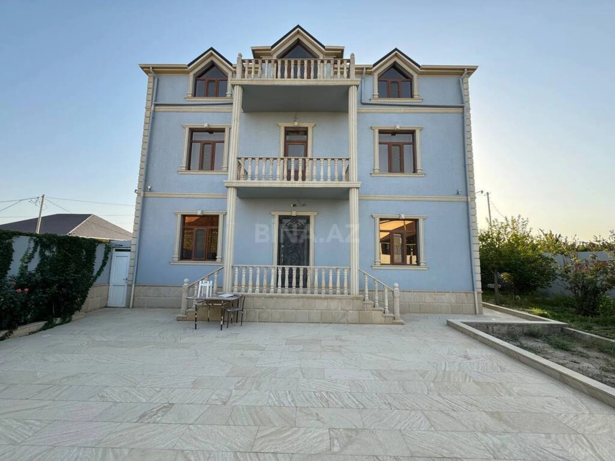Satılır 6 otaqlı həyət evi 360 m²