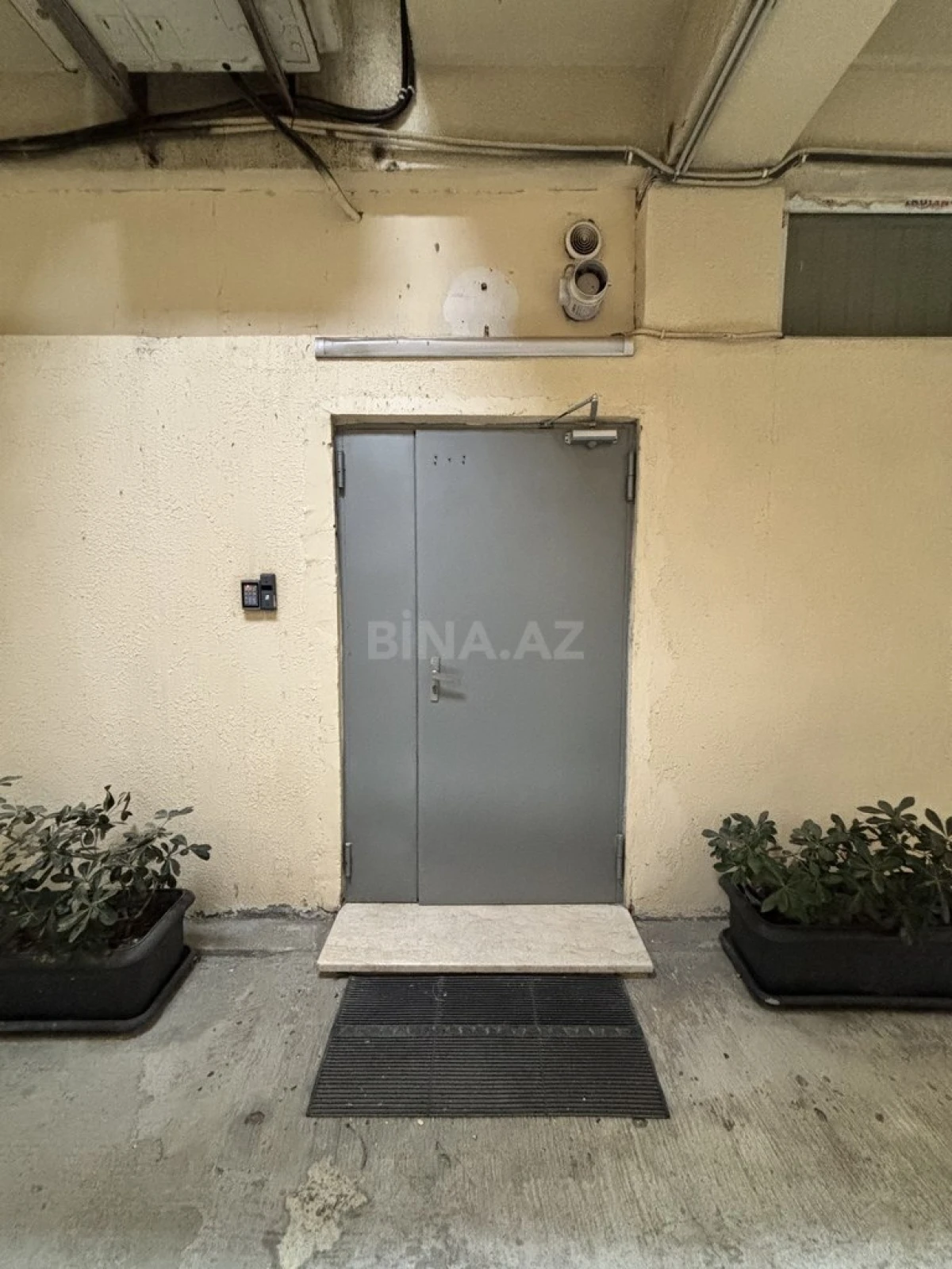 Satılır obyekt 250 m²