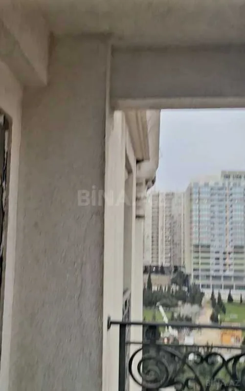 Satılır 3 otaqlı mənzil 175 m²