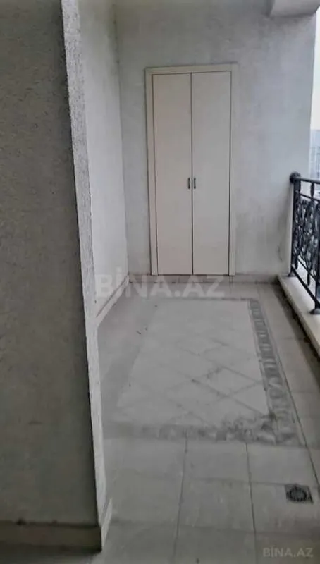 Satılır 3 otaqlı mənzil 175 m²