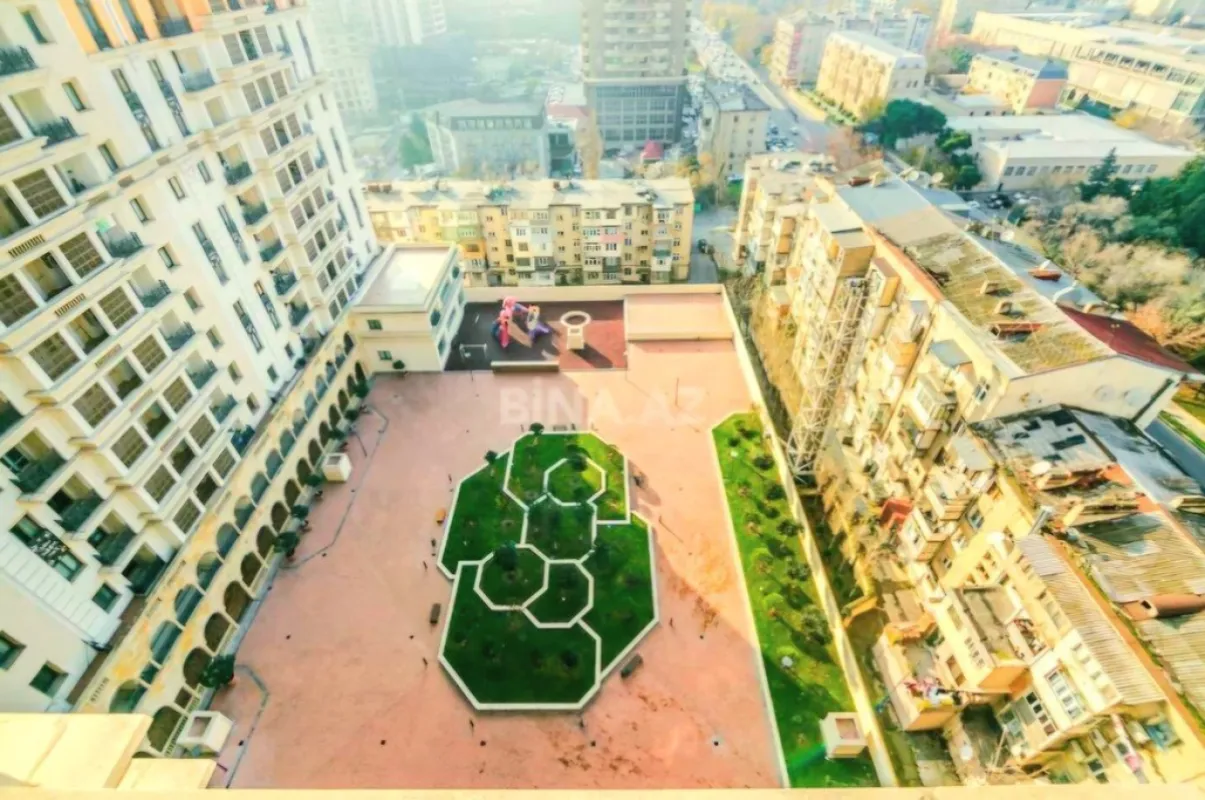 Satılır 3 otaqlı mənzil 175 m²