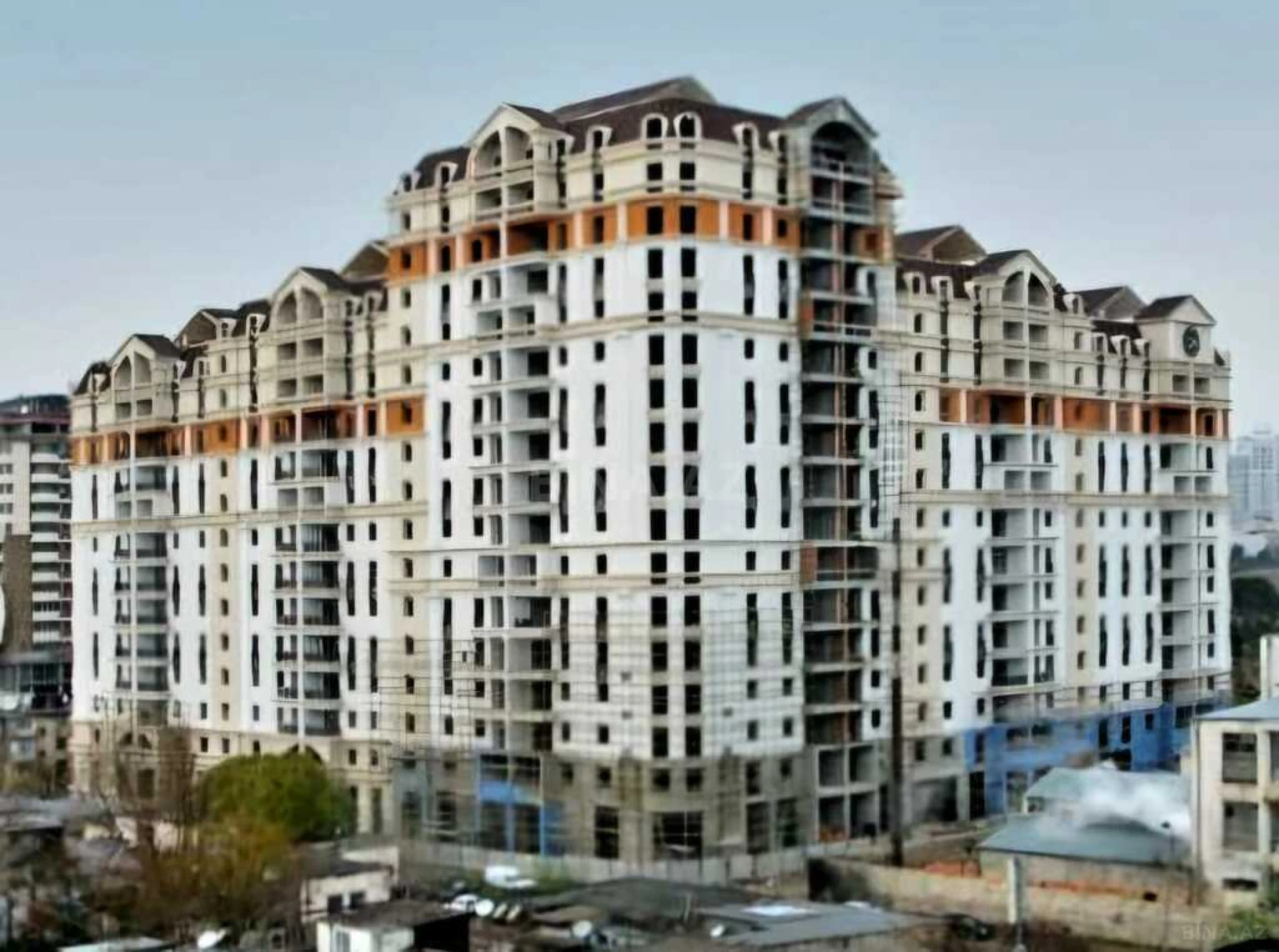 Satılır 3 otaqlı mənzil 175 m²