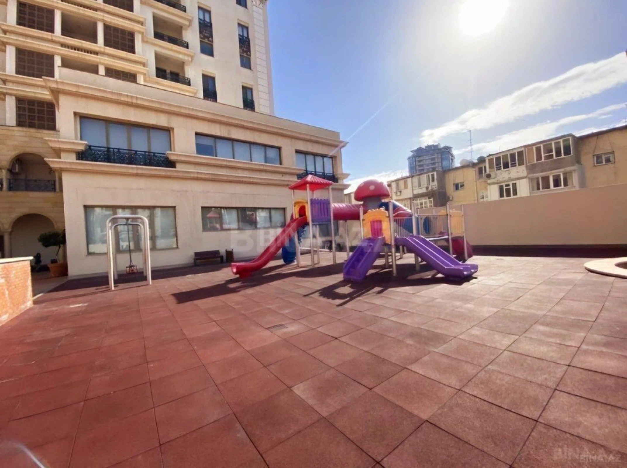 Satılır 3 otaqlı mənzil 175 m²