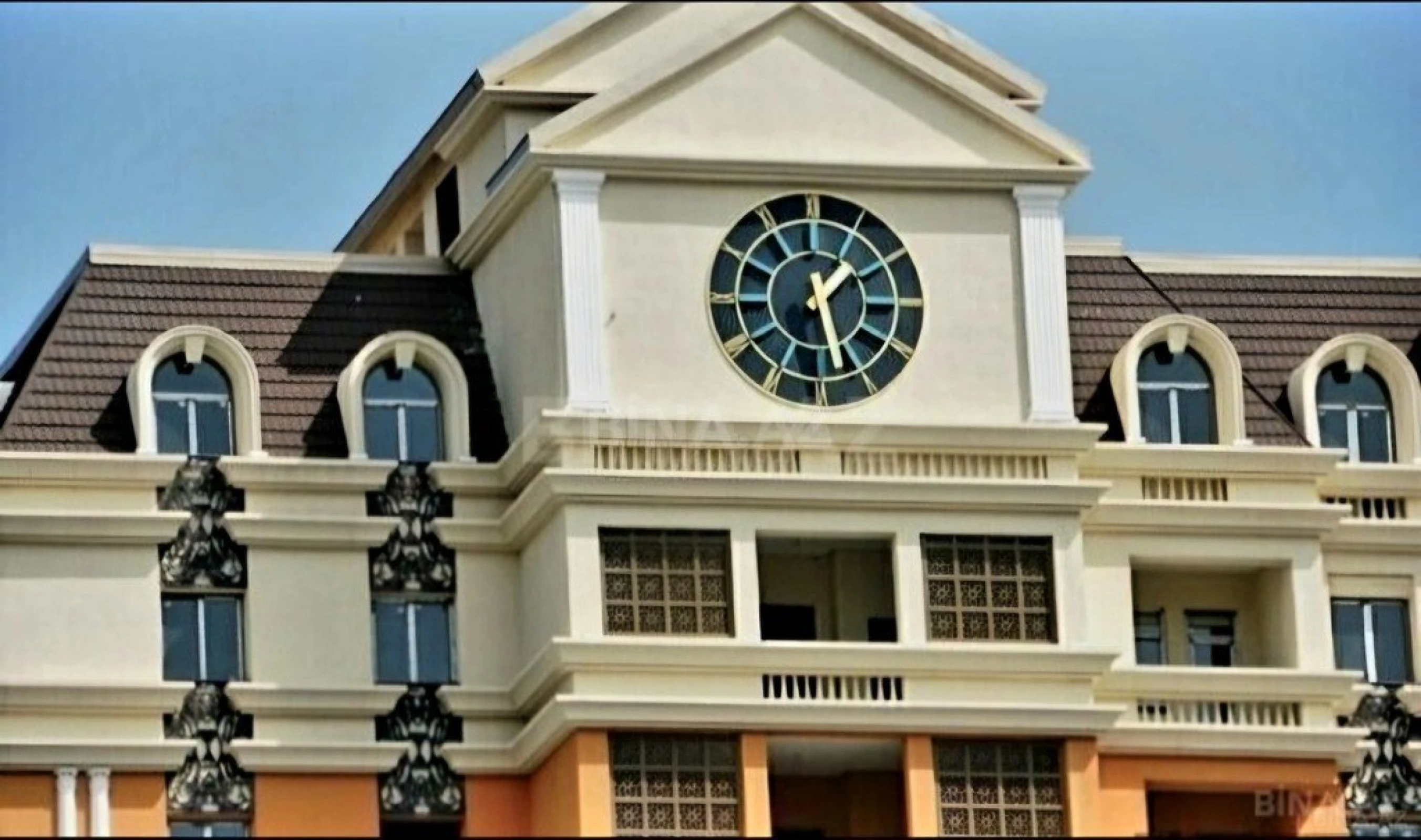 Satılır 3 otaqlı mənzil 175 m²