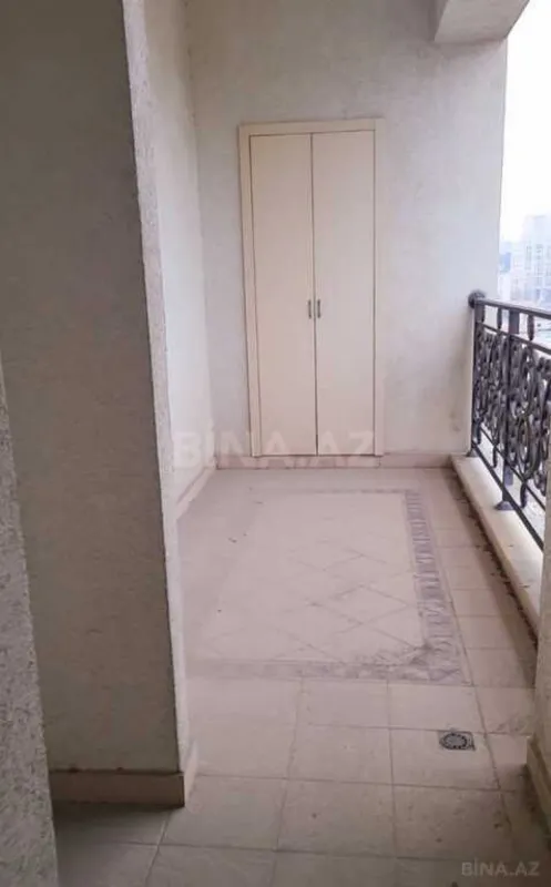 Satılır 3 otaqlı mənzil 175 m²