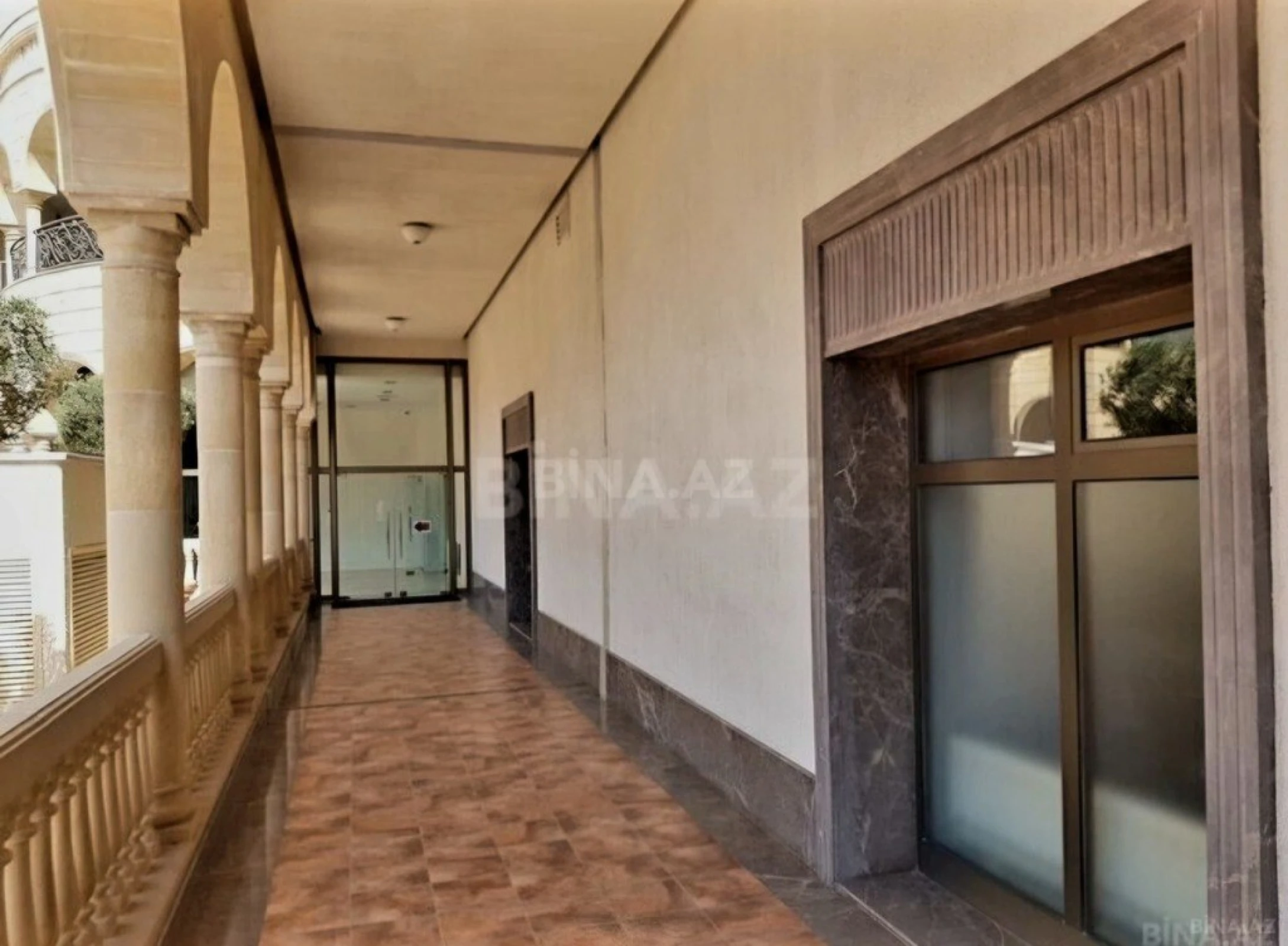 Satılır 3 otaqlı mənzil 175 m²