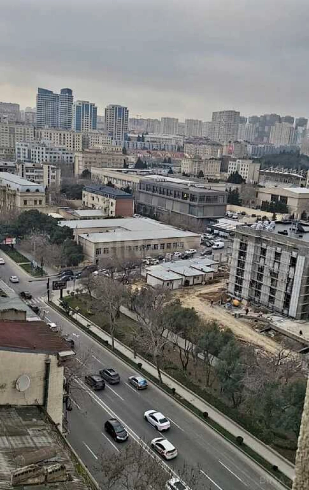 Satılır 3 otaqlı mənzil 175 m²