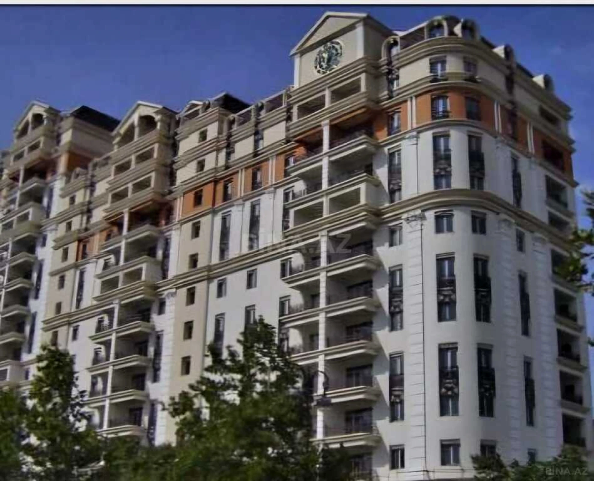 Satılır 3 otaqlı mənzil 175 m²