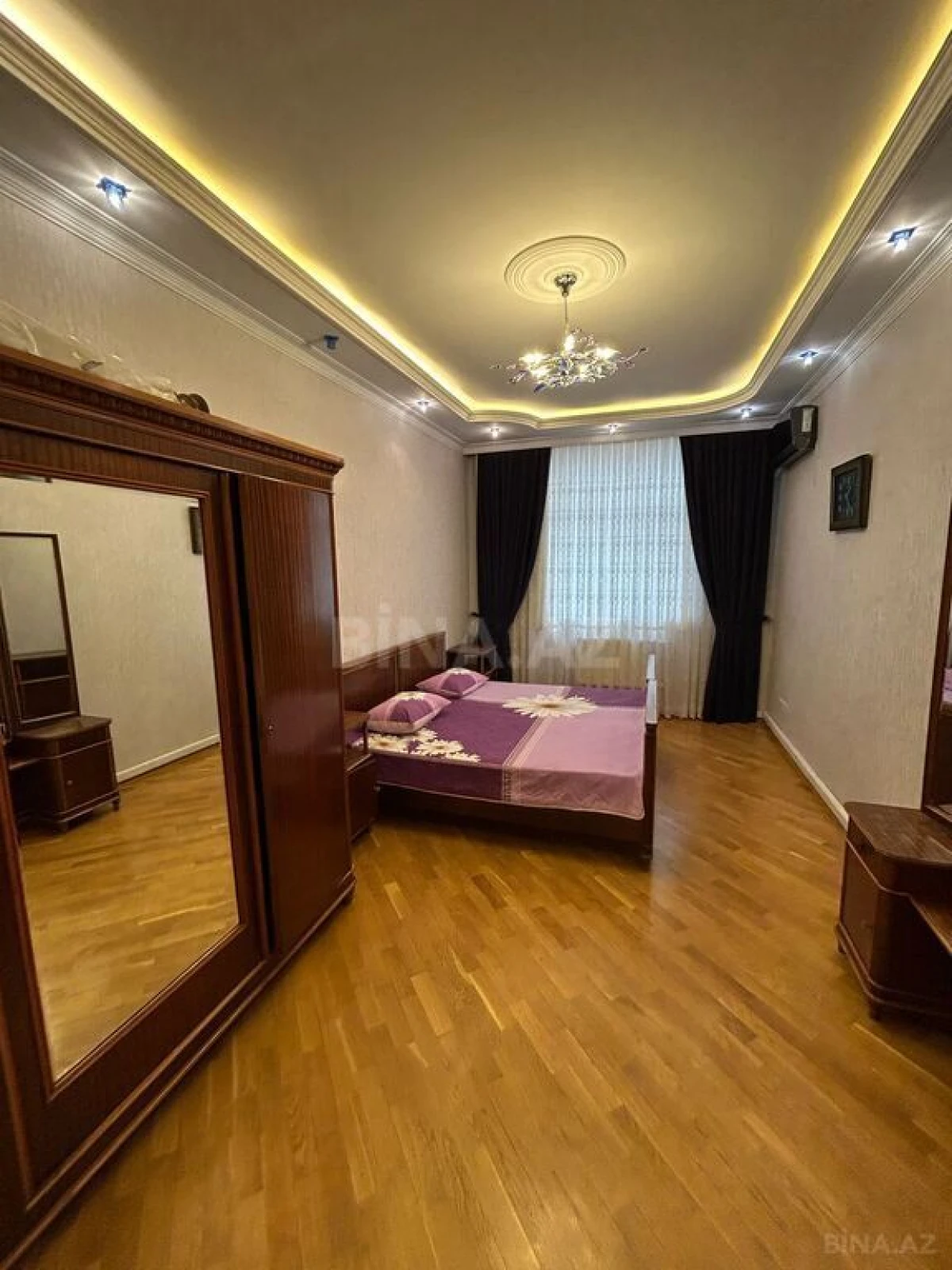 Satılır 3 otaqlı mənzil 140 m²
