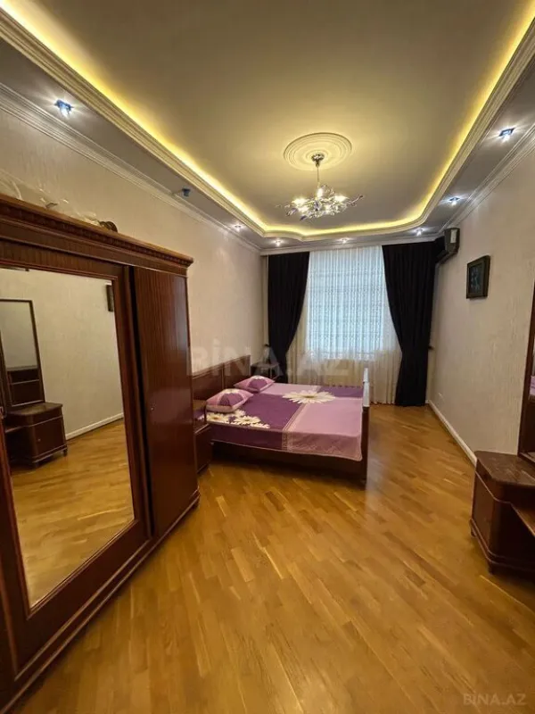 Satılır 3 otaqlı mənzil 140 m²