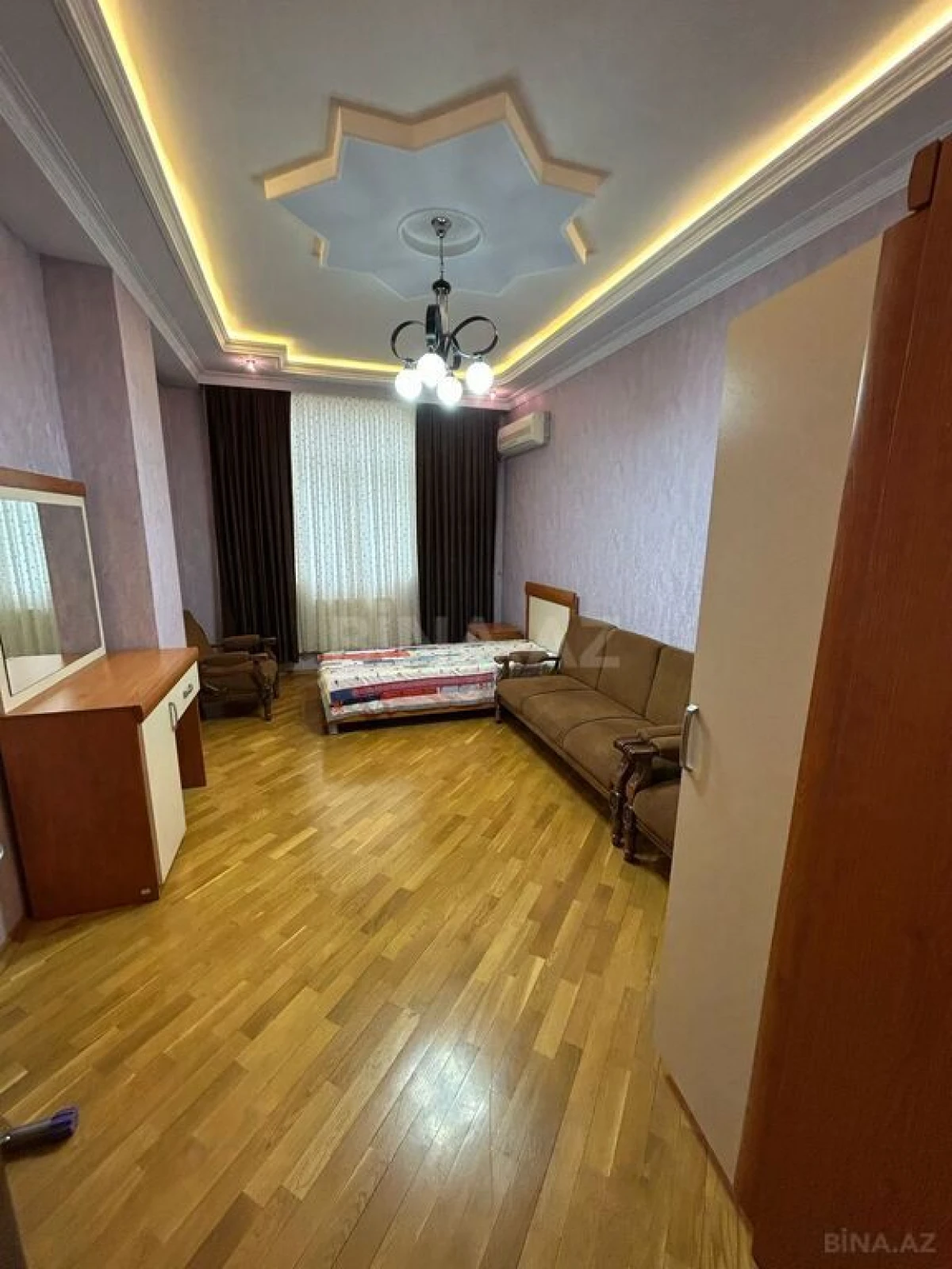 Satılır 3 otaqlı mənzil 140 m²