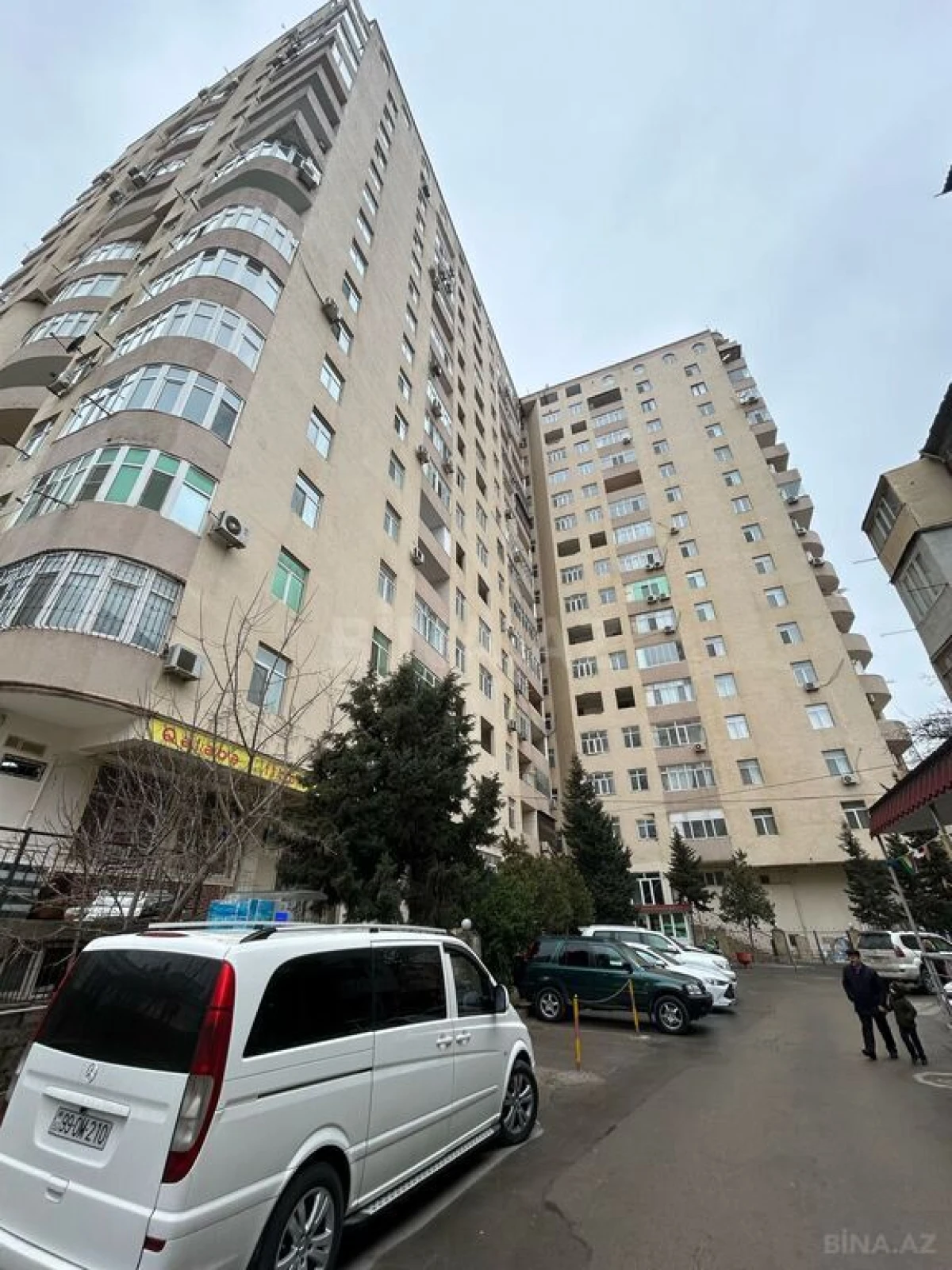 Satılır 3 otaqlı mənzil 140 m²