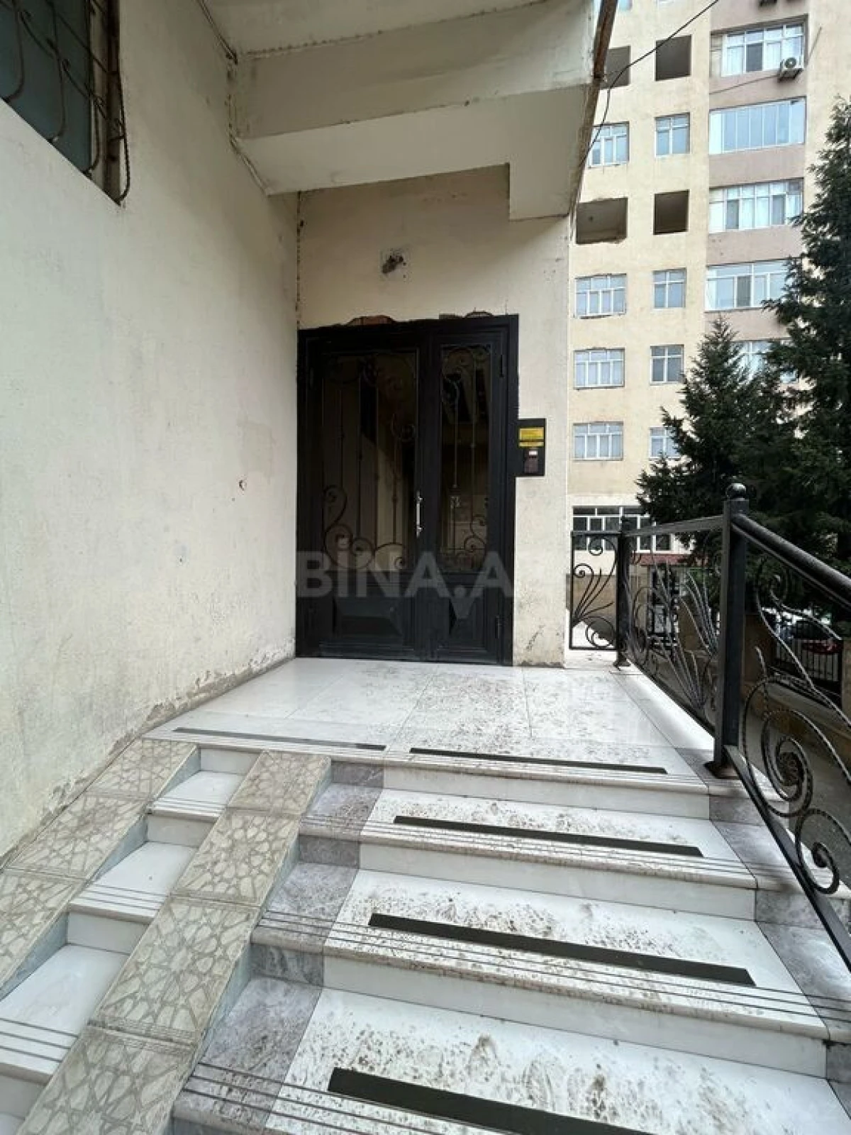 Satılır 3 otaqlı mənzil 140 m²