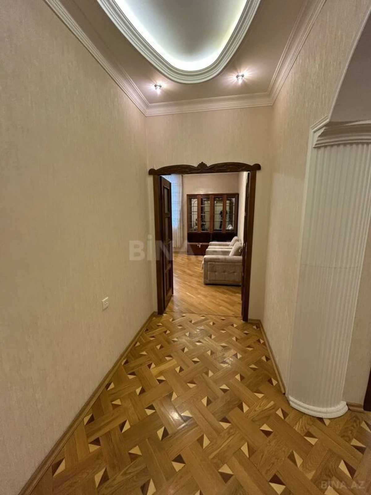 Satılır 3 otaqlı mənzil 140 m²